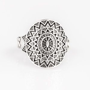 NWT PAPARAZZI Ring